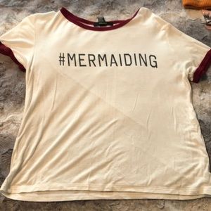 Cute T-shirt to throw with some high waisted jeans